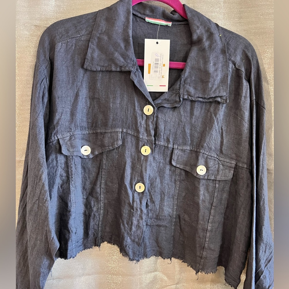 Short linen blend jacket. One size fits most. Navy